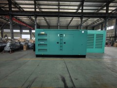 500千瓦玉柴低噪音柴油發(fā)電機(jī)組車間裝車發(fā)貨